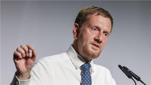 Sachsens Ministerpräsident Michael Kretschmer fordert Leistungen für ausreisepflichtige Menschen zu kürzen.