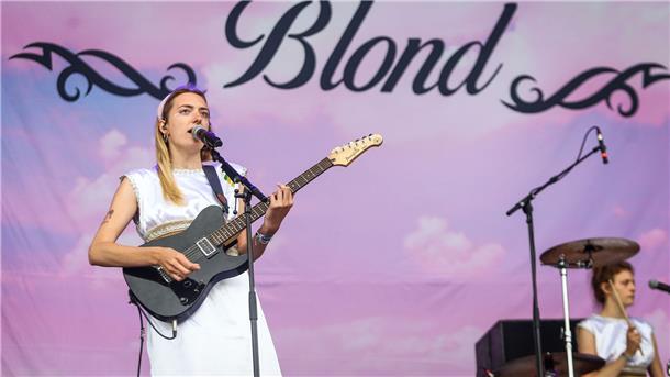Sängerin Nina Kummer über das Line-up auf Musikfestivals: „erschreckend, wie wenig Flinta-Personen da stattfinden“.