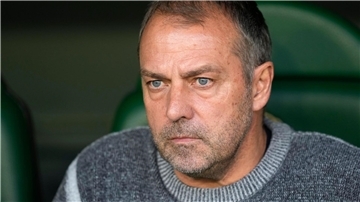 Sah die Rote Karte: Barcelona-Trainer Hansi Flick