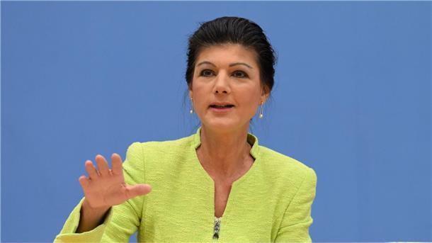 Wagenknecht: „Möglichst bald den Bundestag neu wählen“ Sahra Wagenknecht während der Pressekonferenz zur Gründung des Vereins „Bündnis Sahra Wagenknecht - Für Vernunft und Gerechtigkeit“.