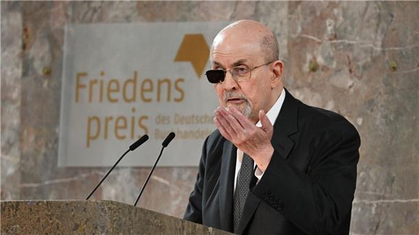 Salman Rushdie bei seiner Dankesrede nach der Auszeichnung mit dem Friedenspreis des Deutschen Buchhandels.