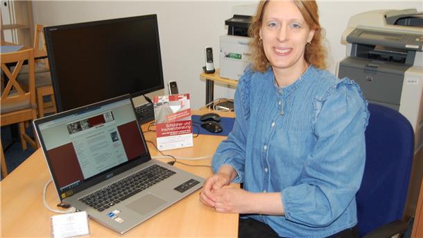 Sandra Wischhusen vom Betreuungsverein Bremerhaven bietet jeden Mittwoch in Hagen eine kostenlose Schuldnerberatung an.