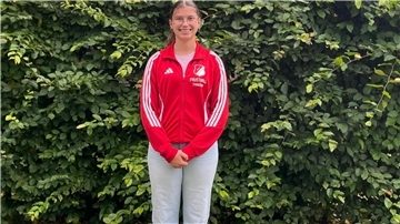 Sara Brandt ist als Spielerin, Trainerin und Schiedsrichterin im Selsinger Faustball aktiv.