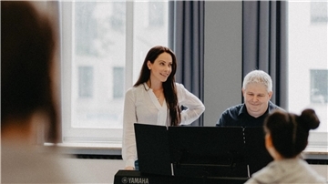 Sara Dähn und Thomas Blaeschke geben einen Workshop in der European Musical Academy (EUMC). Mit ihrer Band waren sie unter anderem schon in New York.