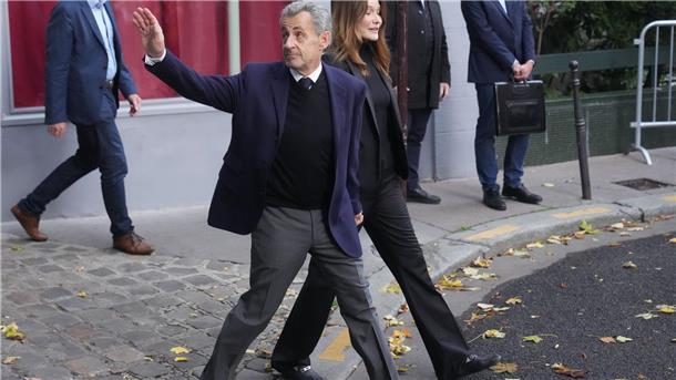 Sarkozy tritt Haft in Paris an Sarkozy tritt seine Haft an.