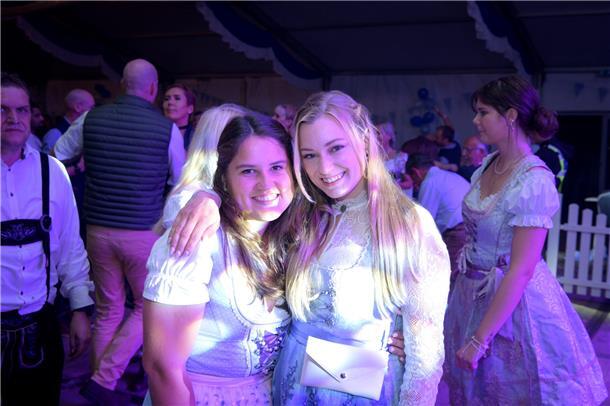Saskia und Carolin genossen den Abend. 