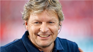 Schalkes Sportdirektot Mulder hat noch einen jungen australischen Innenverteidiger verpflichtet. (Archivbild)