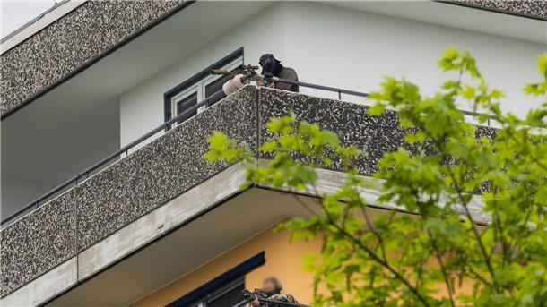 Scharfschützen sind in Stellung gegangen.