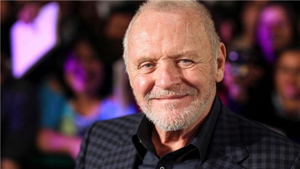 Anthony Hopkins und Glen Powell planen Thriller-Remake Schauspieler Anthony Hopkins gewann 2021 seinen zweiten Oscar als bester Hauptdarsteller.