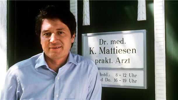 Schauspieler Christian Quadflieg mit 78 Jahren gestorben Schauspieler Christian Quadflieg als Dr. med. Karsten Mattiesen, aufgenommen bei Dreharbeiten zur TV-Serie „Der Landarzt“ im Jahr 1986.