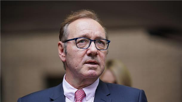Freispruch in London: Kevin Spaceys neue Chance Schauspieler Kevin Spacey ist in allen Anklagepunkten freigesprochen worden.