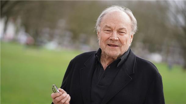 Schauspieler Klaus Maria Brandauer geht auf Lesereise.