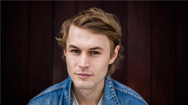Ludwig Simon über den Dreh mit seinem Vater Devid Striesow Schauspieler Ludwig Simon hat große Ehrfurcht vom Musikgenie Bach.