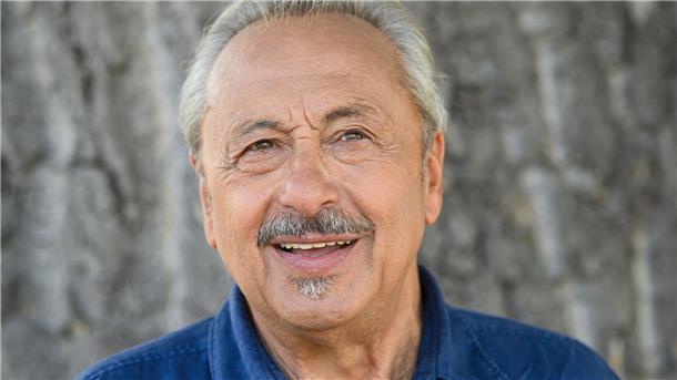 Ex-ZDF-Ermittler Stubbe mischt wieder mit - Drittes Special Schauspieler Wolfgang Stumph steht am letzten Drehtag für den vierten MDR Dokumentarfilm „HeimatLiebe – warum ich blieb“ am Elbufer.