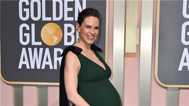 Hilary Swanks Ungeborenes lässt die Muskeln spielen Schauspielerin Hilary Swank erwartet Zwillinge.