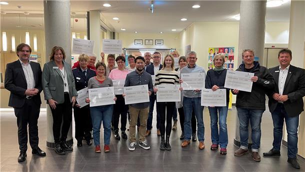 Scheck-Übergabe "10.000 für 10" bei der Helios-Klinik in Nordenham