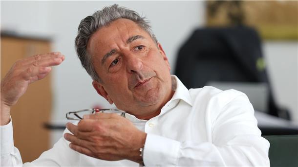 Landtagspräsident sieht Schlager-Konzert vom Landtagsbalkon Schellenberger ist seit Juli 2021 Landtagspräsident. Er war bereits mehrfach in die Kritik geraten.