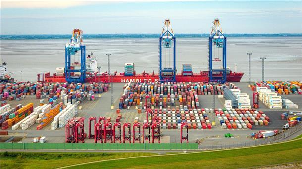 Wie nachhaltig sind Häfen, Logistik und Schifffahrt? Schiffe transportieren große Mengen an Waren über Flüsse und Meere. (Archivbild)