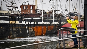 Schiffswrack der Seute Deern im Neuen Hafen.