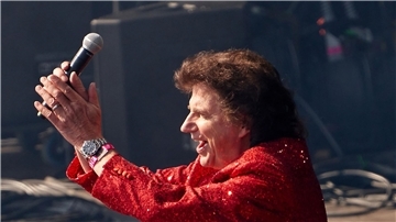 Schlagersänger Olaf tritt als special guest auf der Hauptbühne von Rock am Ring auf.