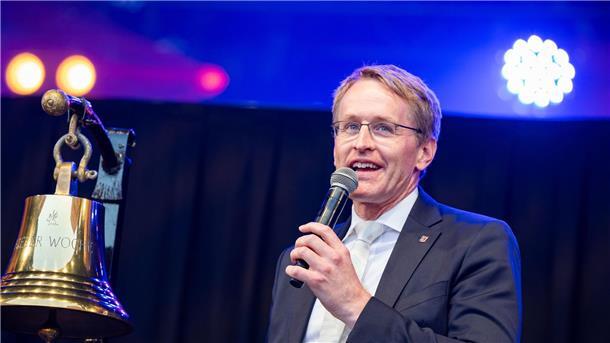 Daniel Günther singt umstrittenen Partysong „Layla“ Schleswig-Holsteins Ministerpräsident Daniel Günther.