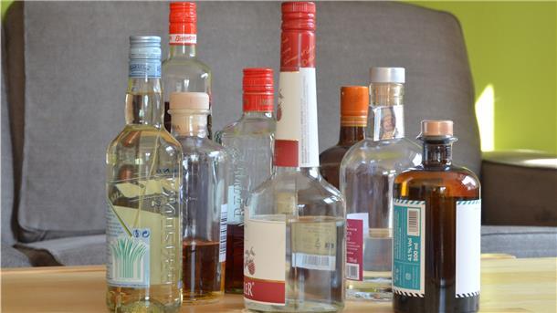 Die Bestie ist nicht totzukriegen Schnaps und Likör sind quasi überall verfügbar. Deshalb brauchen trockene Alkoholiker eine ausgefeilte Strategie, um nicht in Versuchung zu geraten.