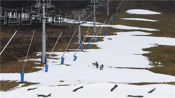 Schneereste am Hexenritt in Niedersachsen im Dezember 2022.