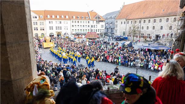 „Schoduvel“ in Braunschweig - der laut Organisatoren größten Faschingsumzug im Norden.