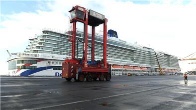 Schon am frühen Donnerstagmorgen machte die „Arvia“ in Bremerhaven fest.