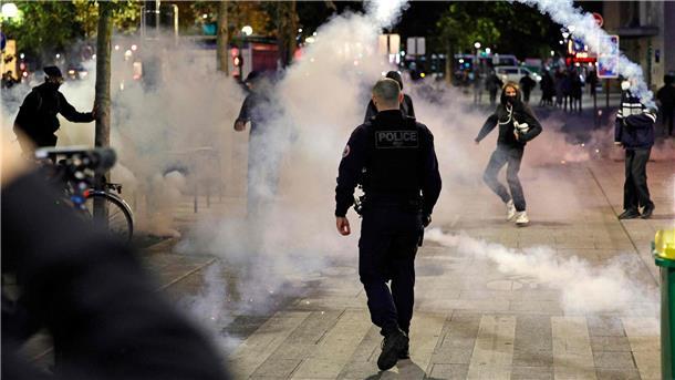 Proteste gegen Sparpläne in Frankreich Schon am Morgen gab es bei dem Protesttag einige Festnahmen.