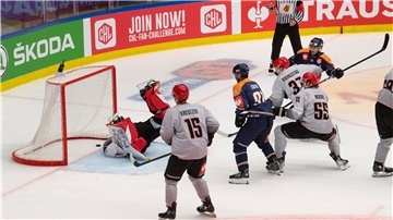 Schon früh im Spiel müssen die Pinguins einen Rückstand hinnehmen.