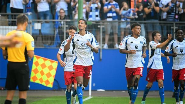 HSV feiert 4:1-Heimsieg über Preußen Münster Schon in der 7. Minute war Robert Glatzel (M) erfolgreich.