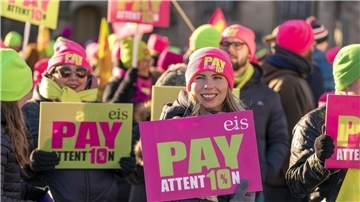 Schottische Lehrer demonstrieren für eine Gehaltserhöhung.