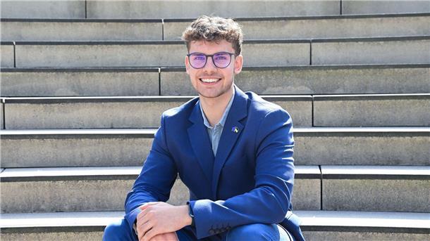 Schüler fordern gleiche Handyregeln für alle Schüler Joshua Meisel will an Schulen gleiche Regeln für alle im Umgang mit Handys.