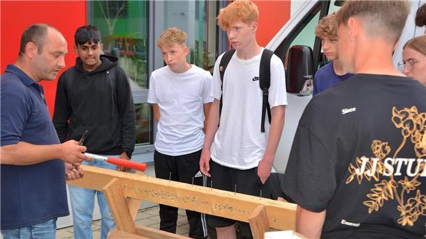 Nach „Chance Handwerk“: Nächster Berufsparcours steht an Schülerinnen und Schüler bekommen Einblicke in verschiedene Handwerksbetriebe...