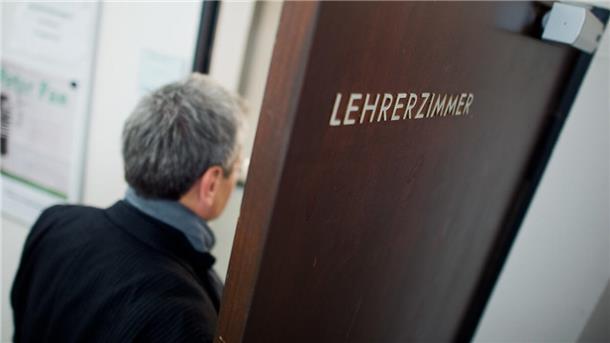 Drei Übergriffe auf Bremerhavener Lehrer im Jahr 2022 Schulen sind angehalten, Meldungen über besondere Vorkommnisse anonymisiert der Schulaufsicht zu melden.