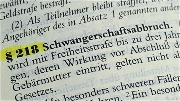 Schwangerschaftsabbrüche sind bisher laut Paragraf 218 des Strafgesetzbuchs rechtswidrig.