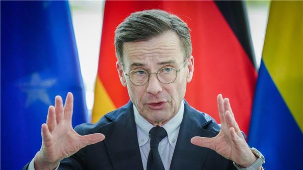 Schwedens Ministerpräsident Ulf Kristersson gibt eine Pressekonferenz.
