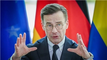 Schwedens Ministerpräsident Ulf Kristersson gibt eine Pressekonferenz.