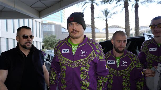 Schwergewichtssuperstar Oleksandr Usyk kommt im Hilton Hotel in Riad an