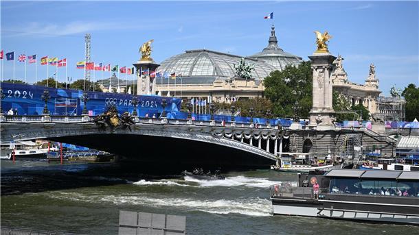 Schwimm-Bundestrainer Berkhahn sorgt sich um die Bedingungen in der Seine.