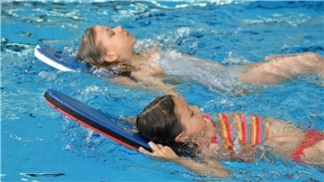 Schwimmen lernen Kinder