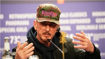 Sean Penn spricht auf der Berlinale über seinen Dokumentarfilm „Superpower“, der in der Ukraine entstanden ist.