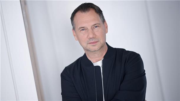 „Der Nachbar“: So liest sich Fitzeks neuer Psychothriller Sebastian Fitzek landet mit seinen Büchern regelmäßig auf Platz 1 der Bücherlisten.