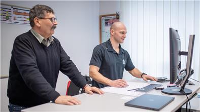 Sebastian Furchner (rechts) hat den Schreibtisch von Alfred Prey übernommen. Ab der kommenden Saison trägt der 41-Jährige die Verantwortung als sportlicher Leiter.