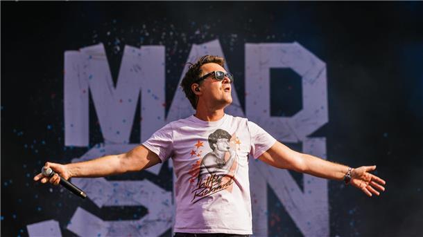 Sebastian Madsen, Sänger der aus dem Wendland stammenden Band Madsen, tritt beim Southside Festival auf.