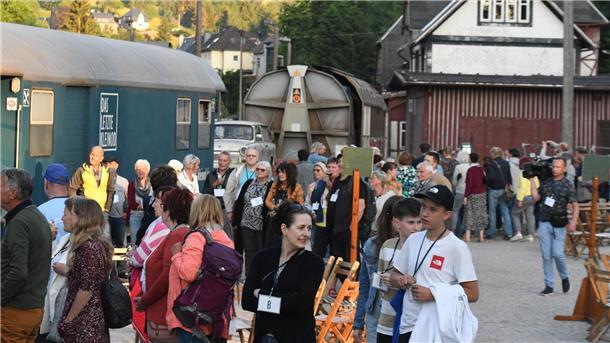 Sechs Vorstellungen gab das Ensemble vom Letzten Kleinod in Stützerbach - mitten im Thüringer Wald. Die Theaterleute hatten da noch ein Extra im Gepäck, Szenen, die von denjenigen handelten, die nicht Richtung Westen fliehen wollten.