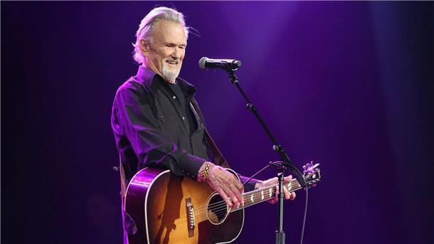 Country-Poet und Musik-Legende: Kristofferson gestorben Seine Songs wurden von Musik-Legenden wie Elvis Presley, Jerry Lee Lewis, Joan Baez, Willie Nelson, Janis Joplin und Ray Charles gesungen.
