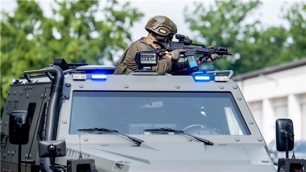 Terror, Amok, Waffen – 50 Jahre Spezialeinheiten Seit 50 Jahren gibt es in Niedersachsen die Spezialeinheiten der Landespolizei.