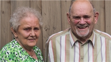 Seit 65 Jahren verheiratet: Ingrid und Heinz Zippel aus Langen feiern ihre eiserne Hochzeit. Foto Stehn